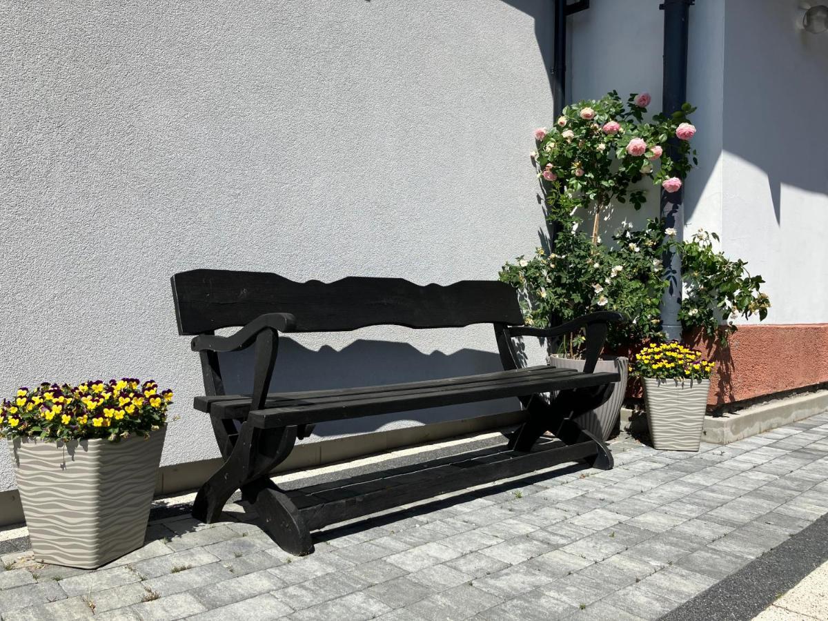 Agat Pokoje Goscinne Apartamenty Pobierowo Exterior foto