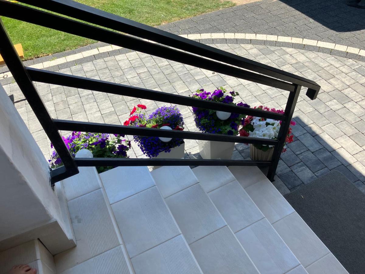 Agat Pokoje Goscinne Apartamenty Pobierowo Exterior foto