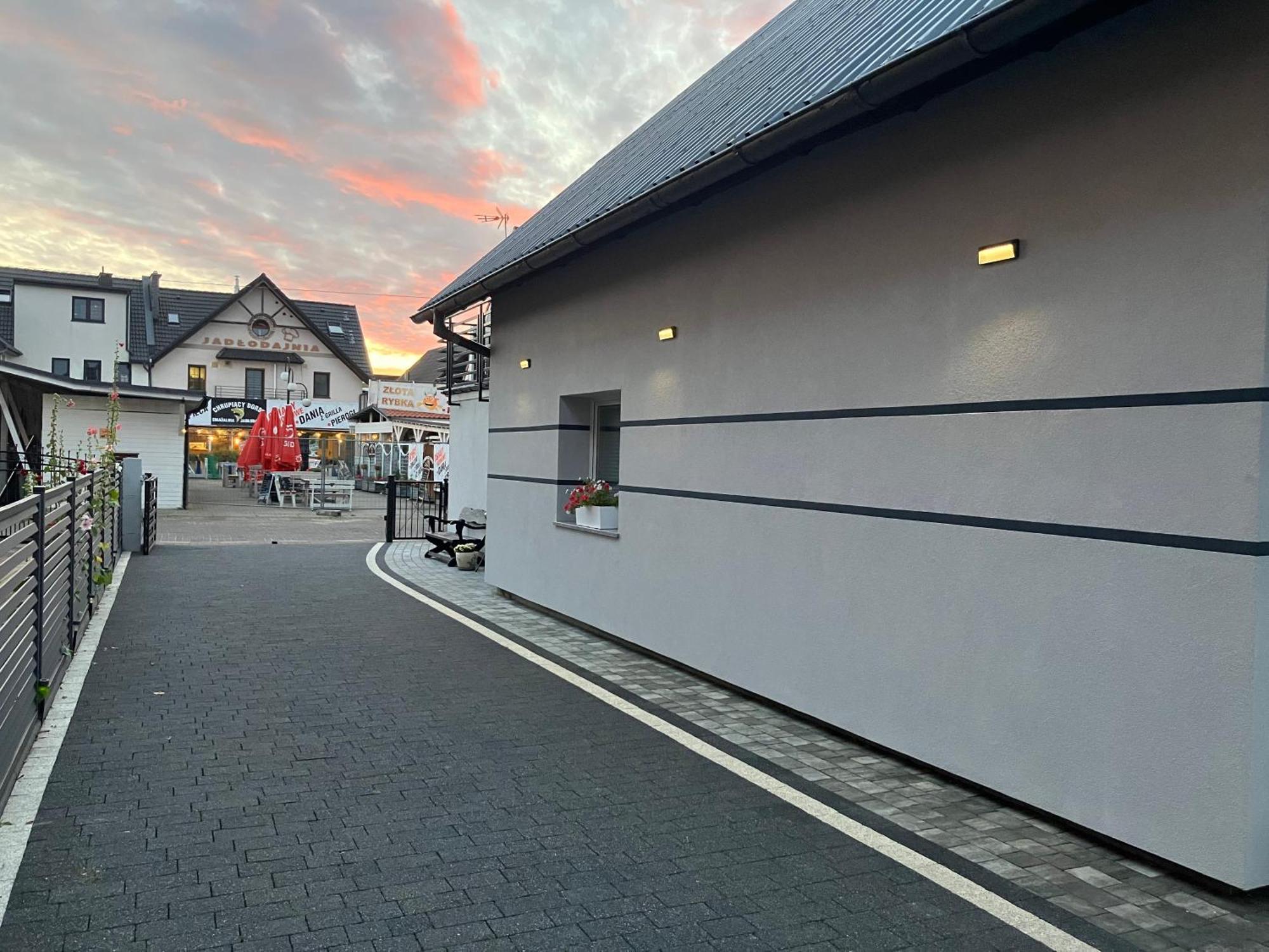 Agat Pokoje Goscinne Apartamenty Pobierowo Exterior foto